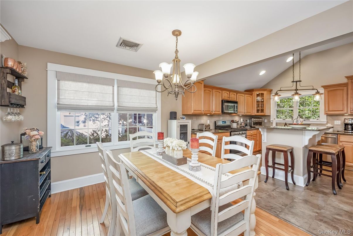 Chandelier, Dining room, Interior, Kitchen, Pendant Lights, Recessed Lighting, Wood Texture Flooring
