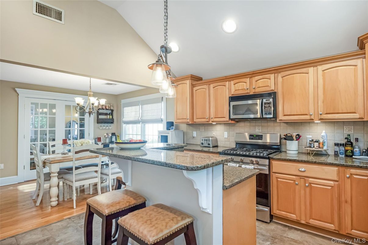 Chandelier, Dining room, Interior, Kitchen, Pendant Lights, Recessed Lighting, Wood Texture Flooring