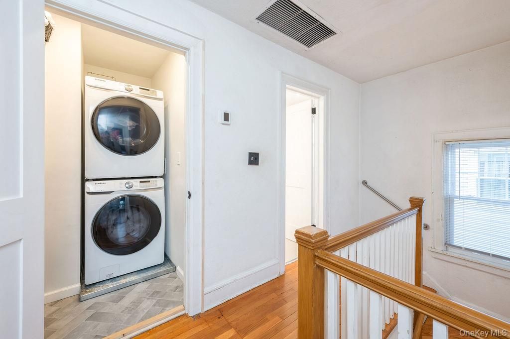 Interior, Utility Closets, Washer, Wood Texture Flooring