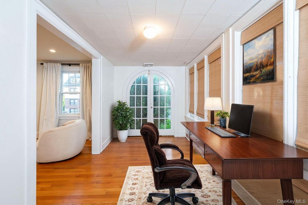 Home Office, Interior, Recessed Lighting, Wood Texture Flooring