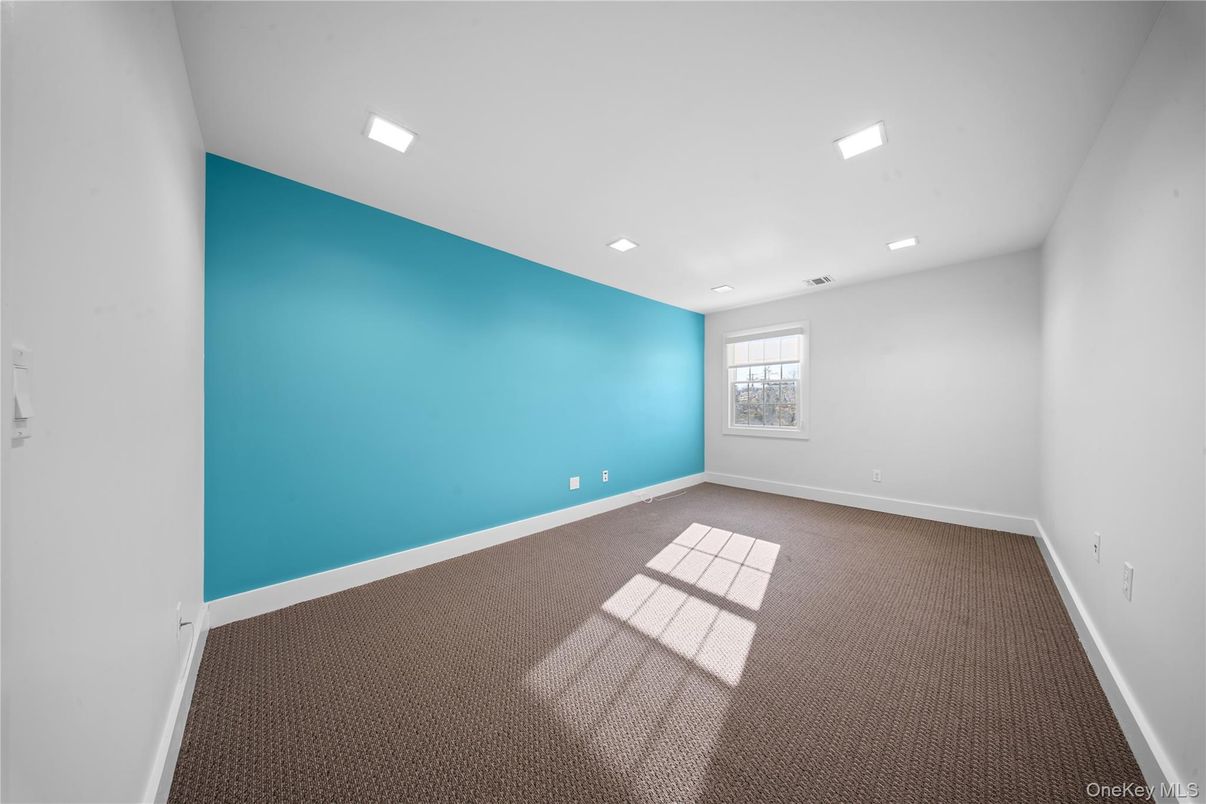Empty room, Interior, Recessed Lighting