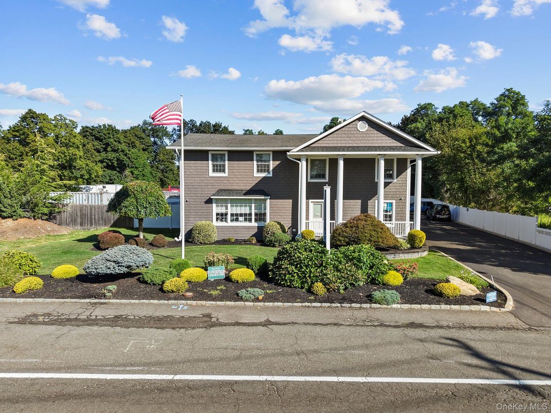 Exterior, Facade, Queen Anne Victorian