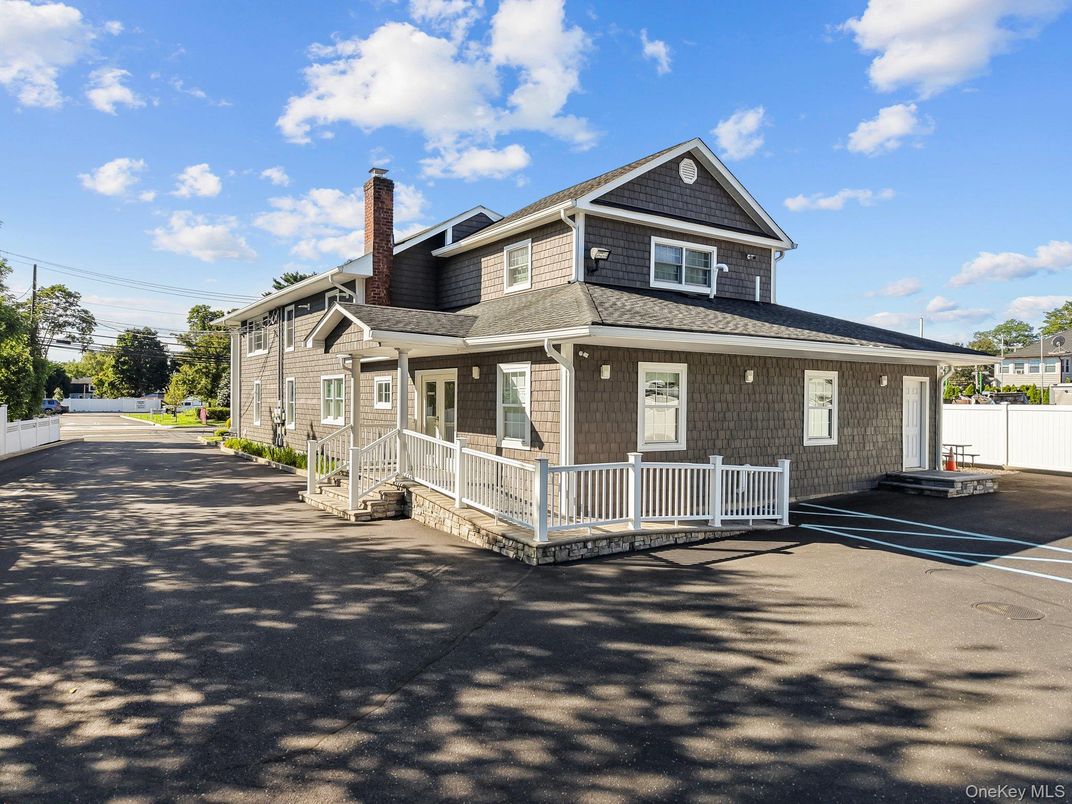 Exterior, Facade, Queen Anne Victorian