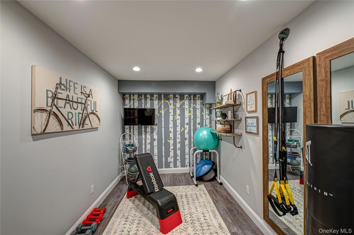 Fitness Equipment, Interior, Recessed Lighting, Wood Texture Flooring