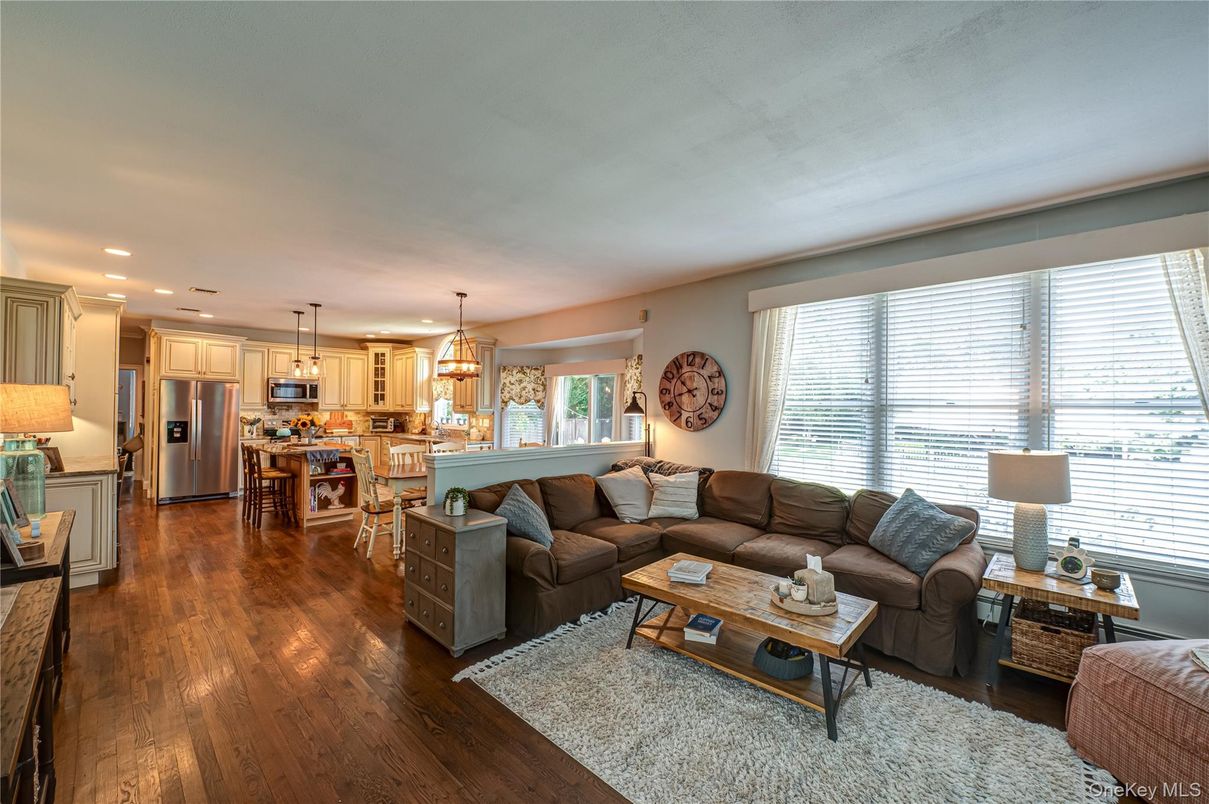 Dining room, Interior, Kitchen, Living room, Pendant Lights, Recessed Lighting, Stainless Steel Appliances, Wood Texture Flooring