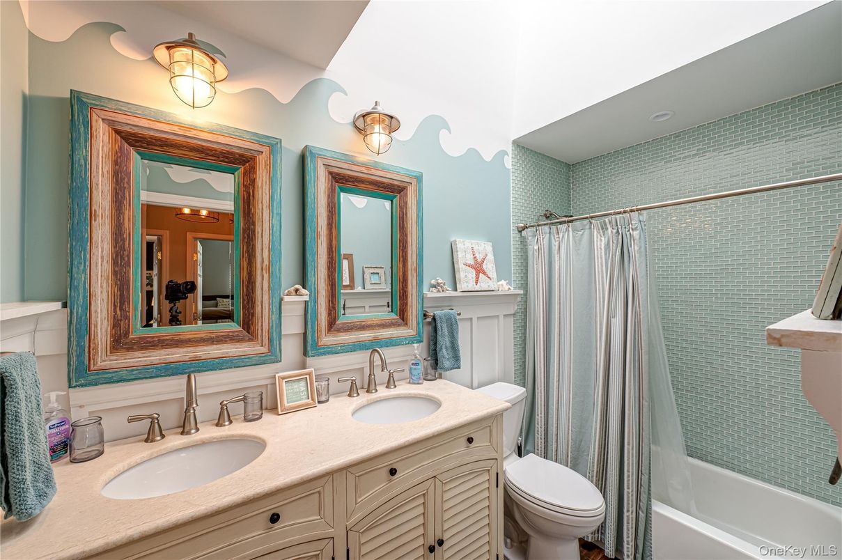 Bathroom, Dual Sink Vanities, Interior