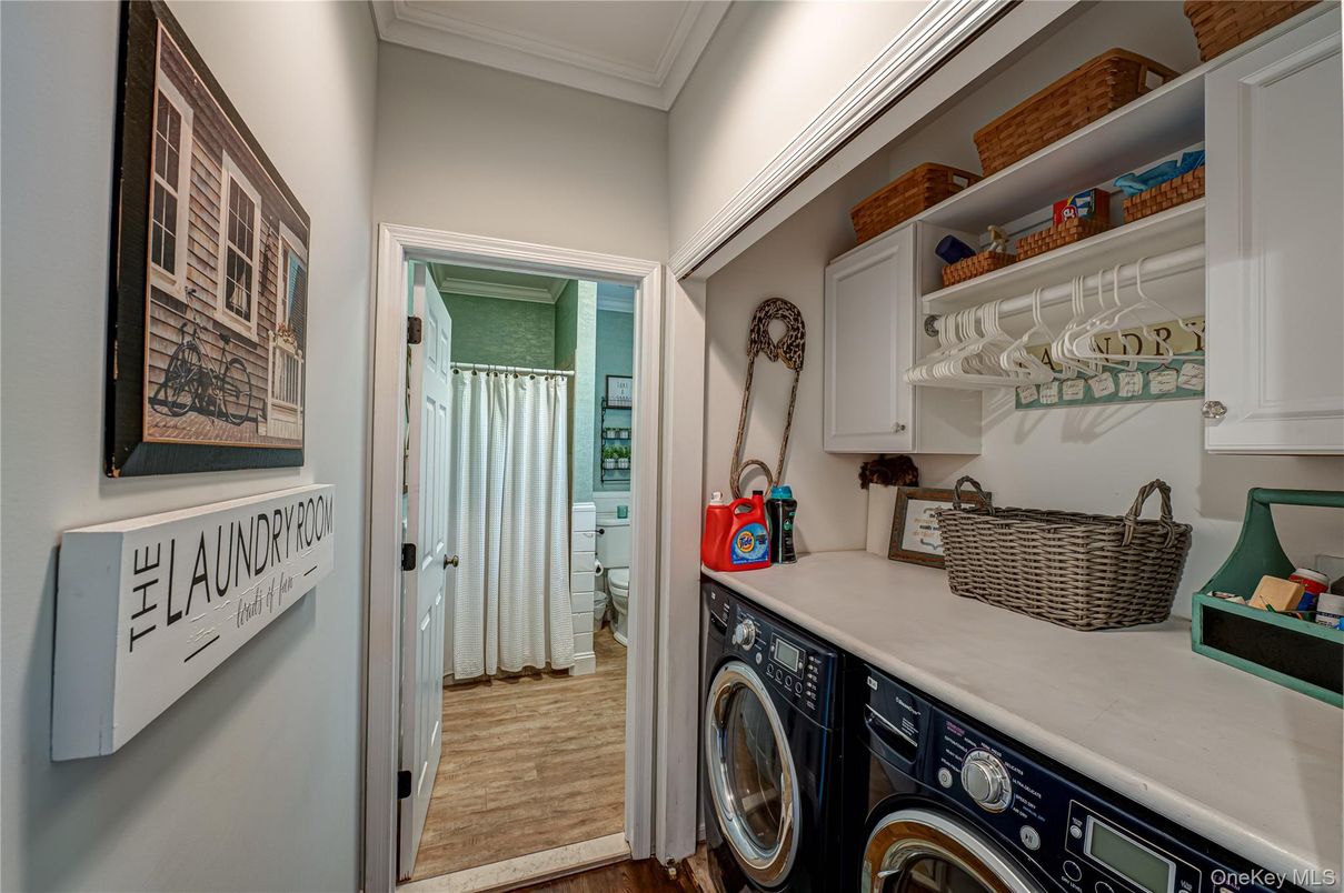 Interior, Washer, Wood Texture Flooring