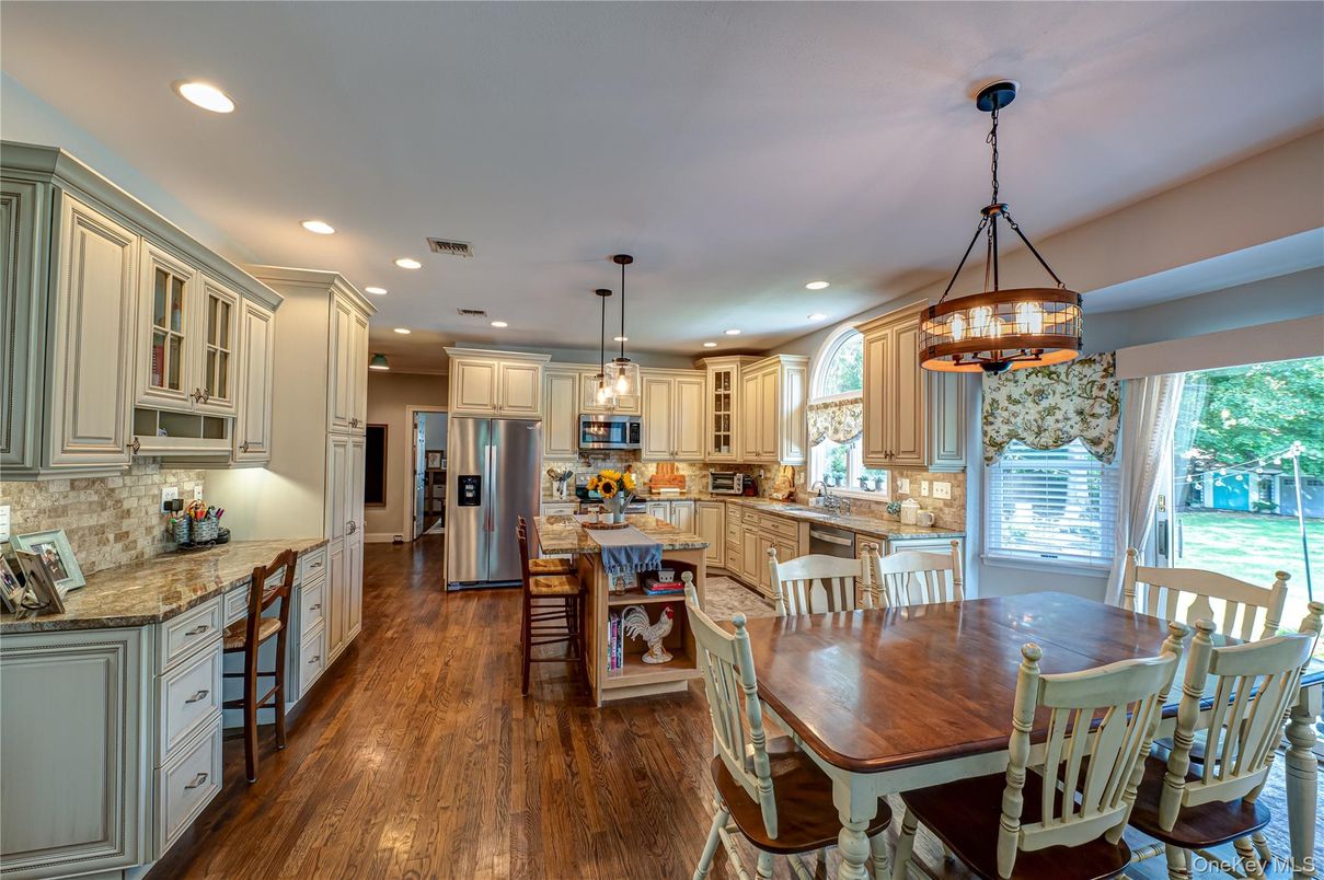 Dining room, Interior, Kitchen, Pendant Lights, Recessed Lighting, Stainless Steel Appliances, Wood Texture Flooring