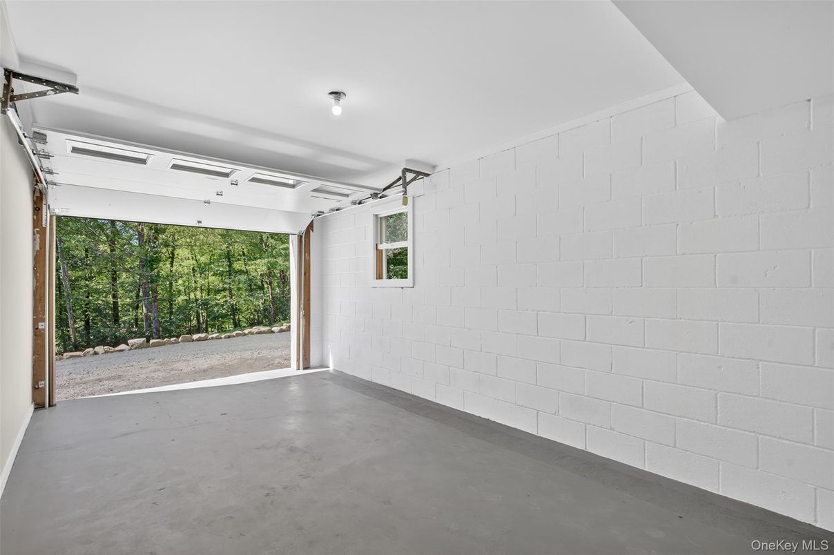 Garage, Interior, Stone Walls