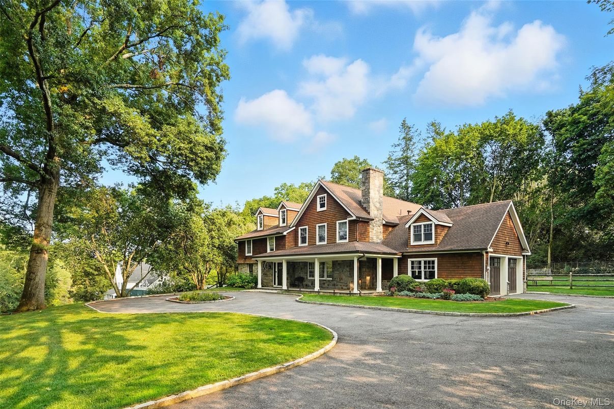 Backyard, Exterior, Facade, Queen Anne Victorian