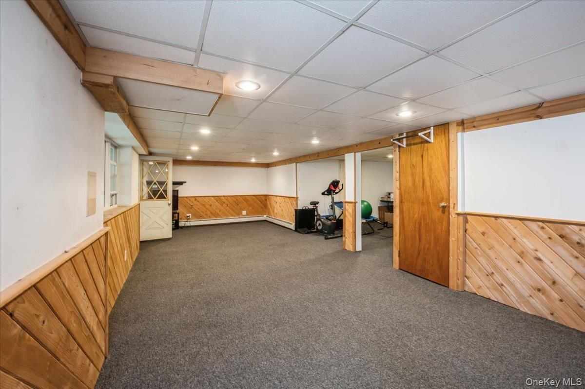 Empty room, Interior, Recessed Lighting, Wooden Walls