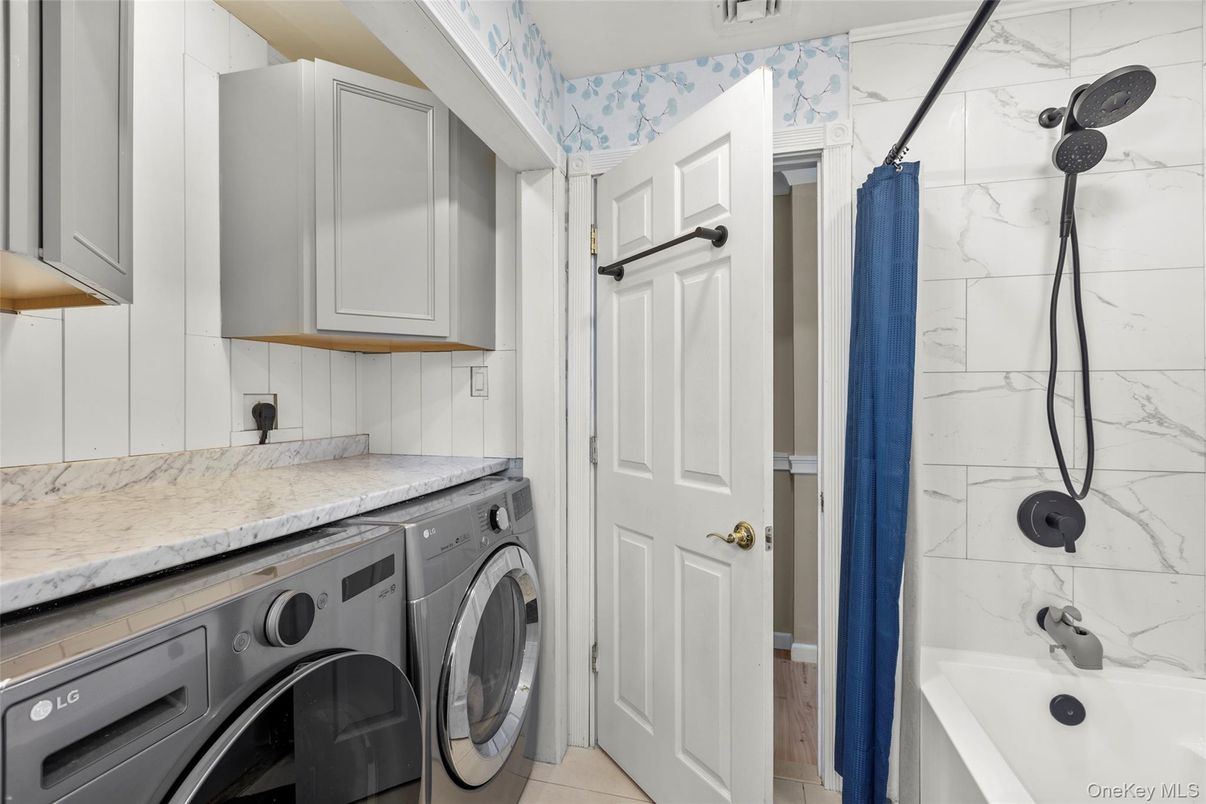 Interior, Marble Walls, Washer