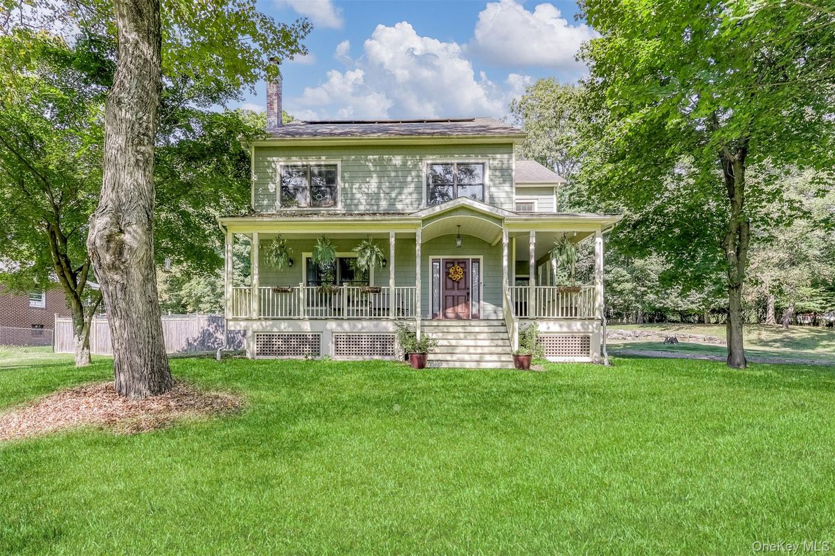 Backyard, Exterior, Facade, Solar Panels, American Foursquare