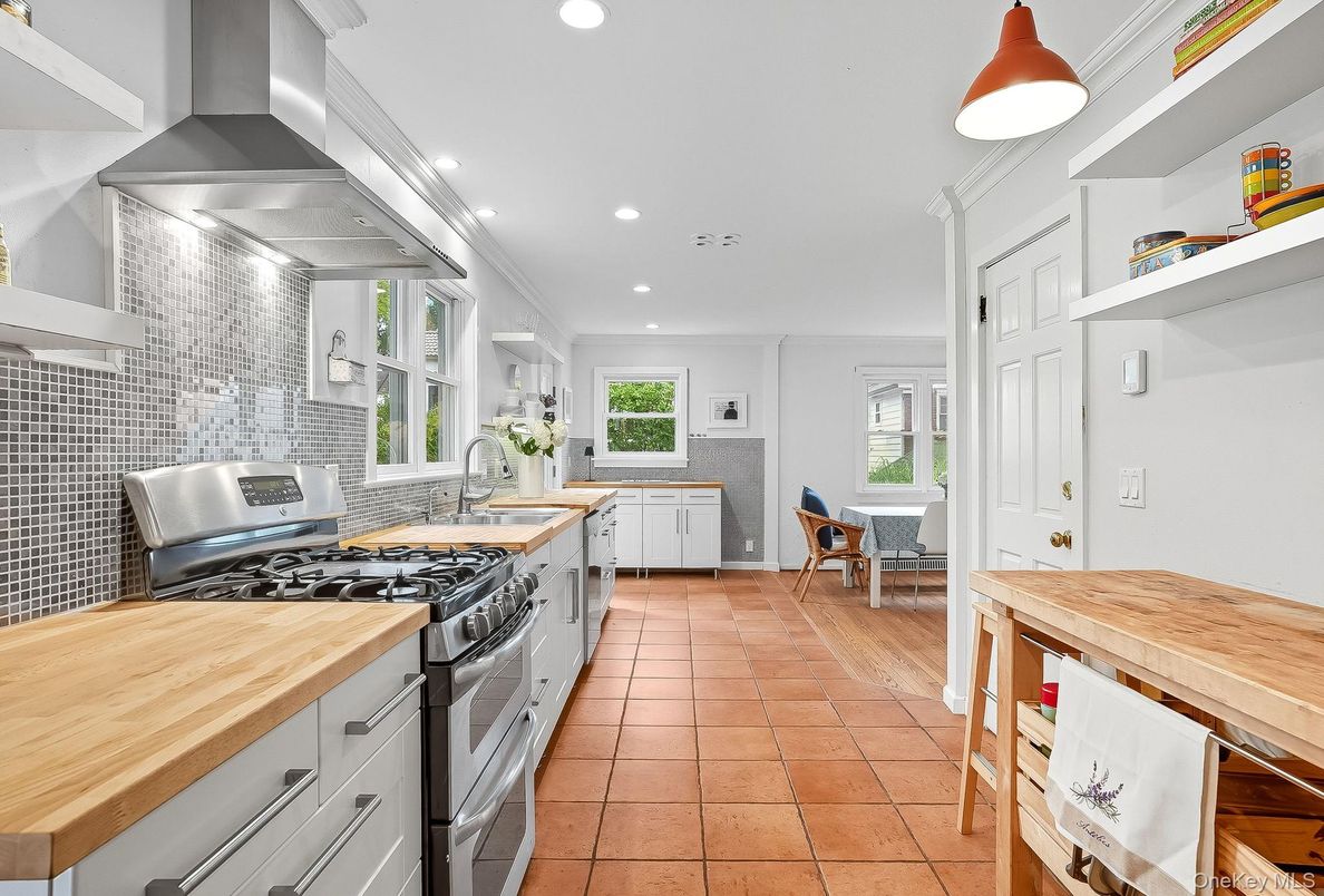 Dining room, Interior, Kitchen, Recessed Lighting, Stainless Steel Appliances
