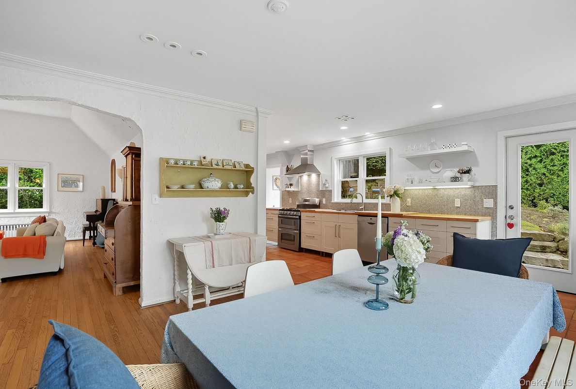 Dining room, Interior, Kitchen, Recessed Lighting, Wood Texture Flooring