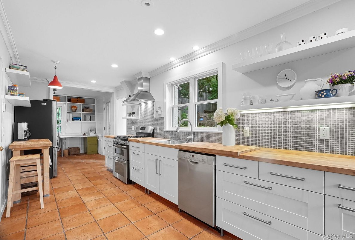 Interior, Kitchen, Pendant Lights, Recessed Lighting, Stainless Steel Appliances