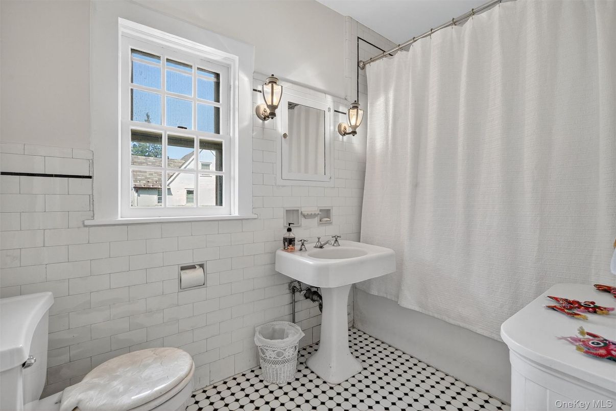 Bathroom, Interior, Pendant Lights