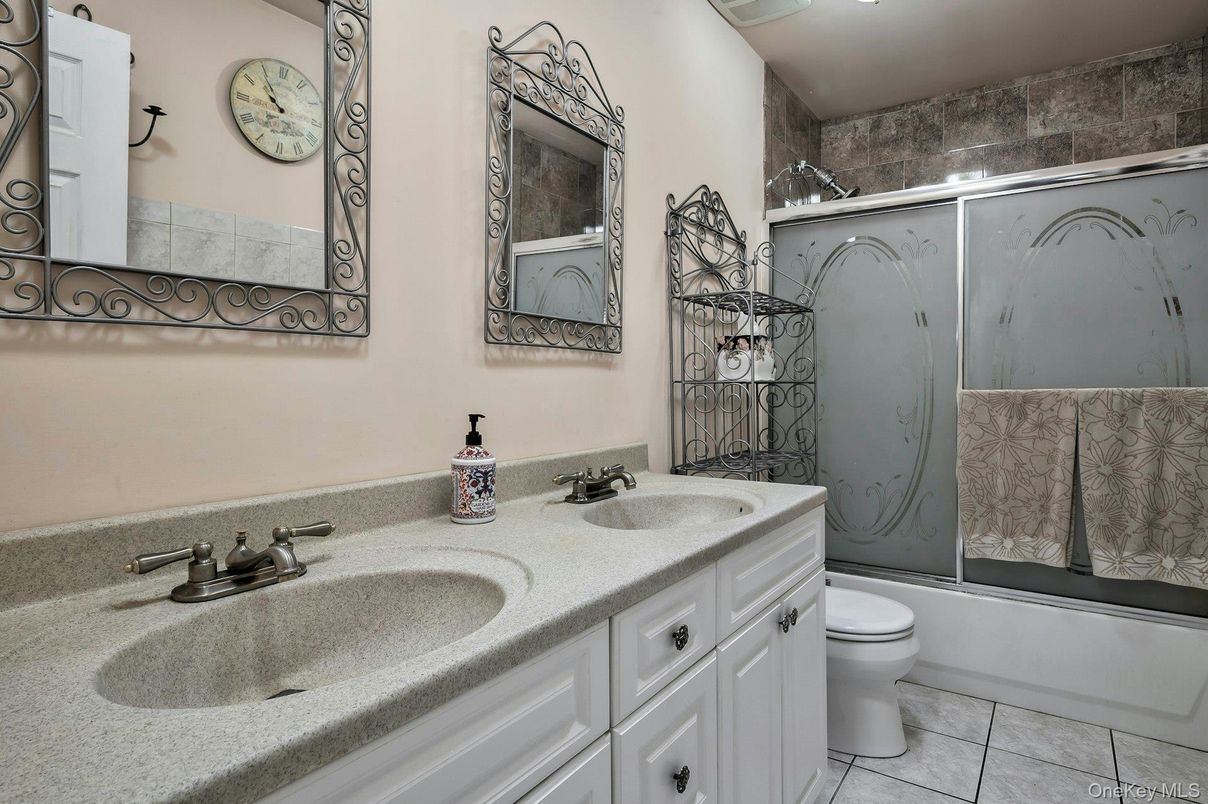 Bathroom, Dual Sink Vanities, Interior