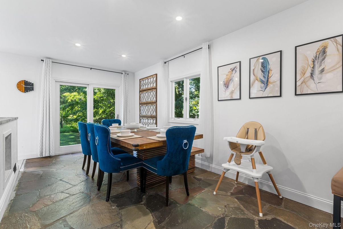 Dining room, Interior, Recessed Lighting