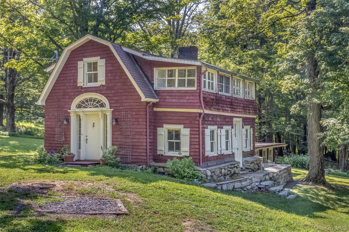 Exterior, Facade, Brick Traditional