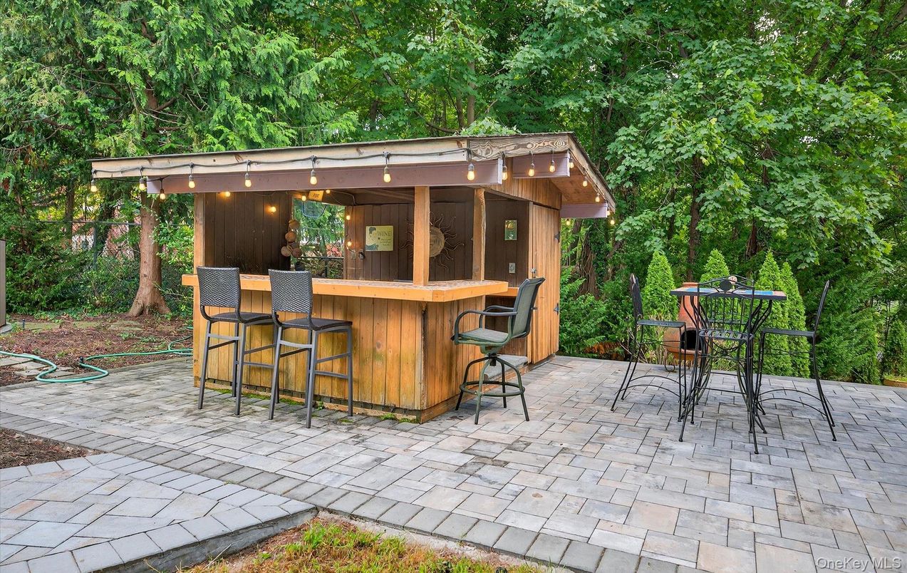 Exterior, Outdoor Kitchen