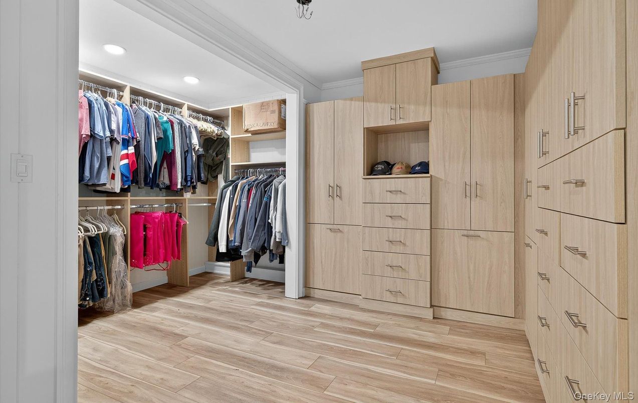 Interior, Recessed Lighting, Walk-in Closets, Wood Texture Flooring