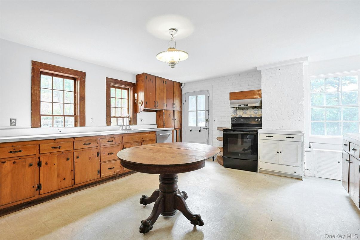 Interior, Kitchen, Pendant Lights, Stone Walls