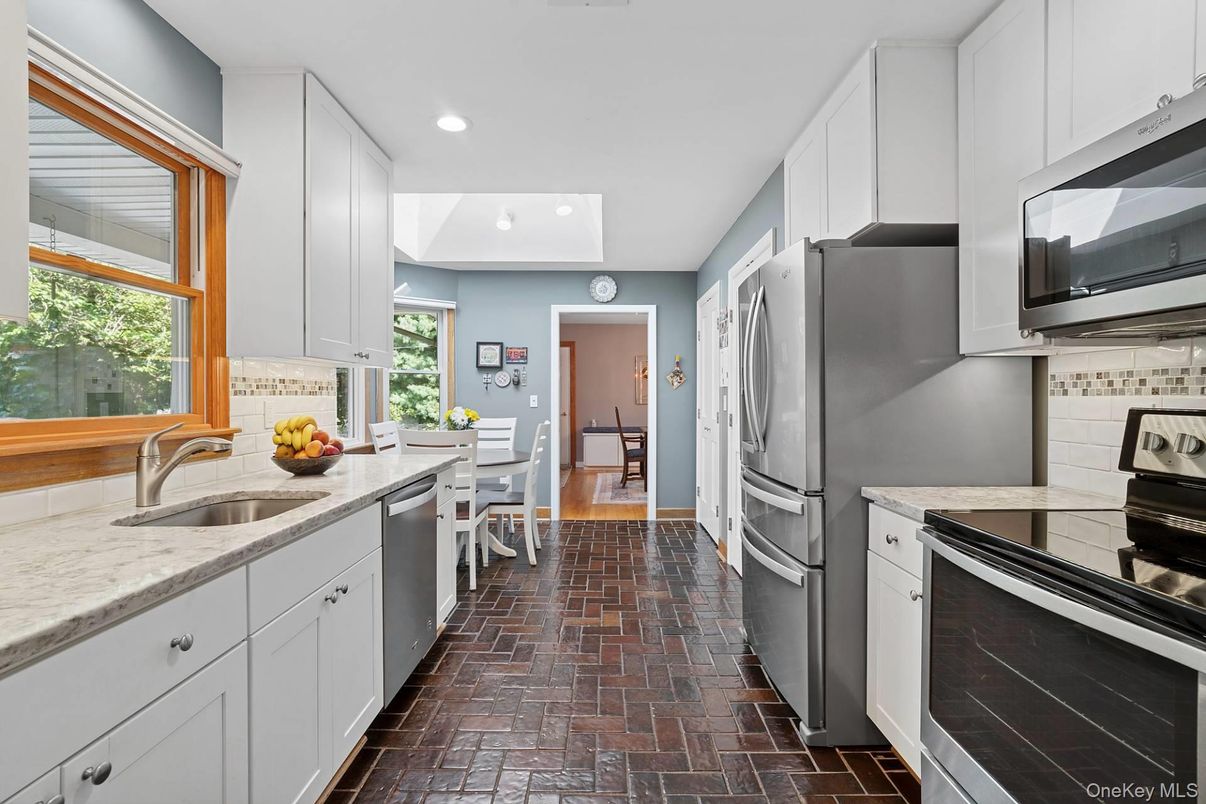 Dining room, Interior, Kitchen, Recessed Lighting, Stainless Steel Appliances