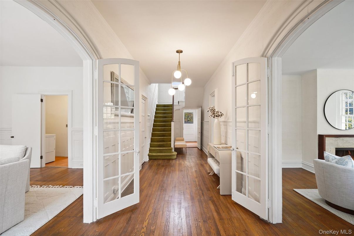 Interior, Pendant Lights, Wood Texture Flooring