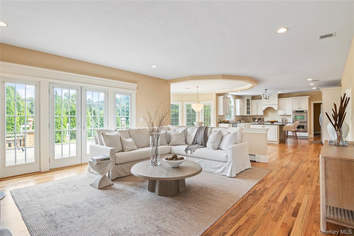 Dining room, Interior, Kitchen, Living room, Pendant Lights, Recessed Lighting, Wood Texture Flooring