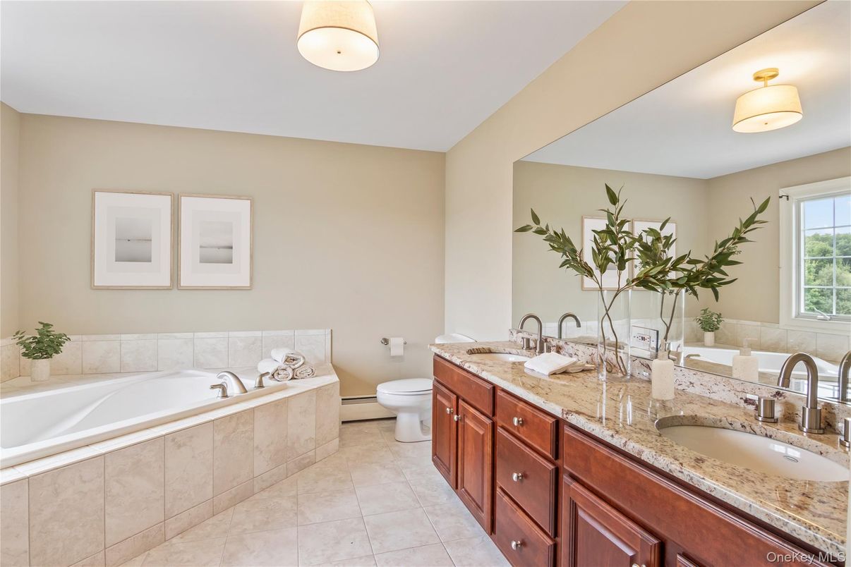 Bathroom, Dual Sink Vanities, Interior