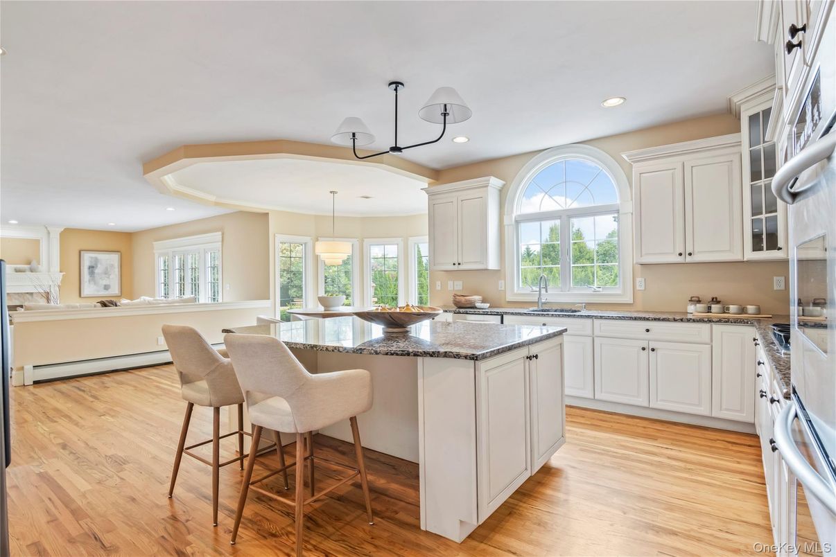Dining room, Interior, Kitchen, Pendant Lights, Recessed Lighting, Wood Texture Flooring