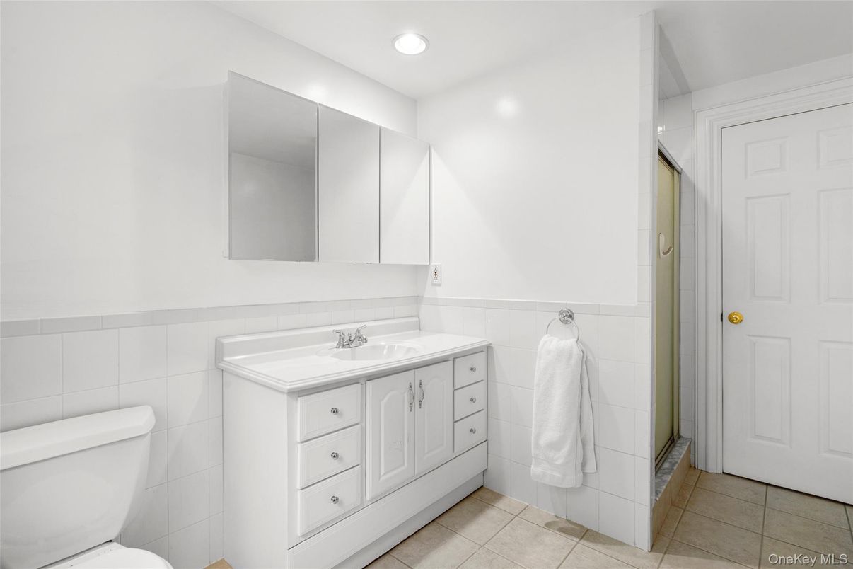 Bathroom, Interior, Recessed Lighting