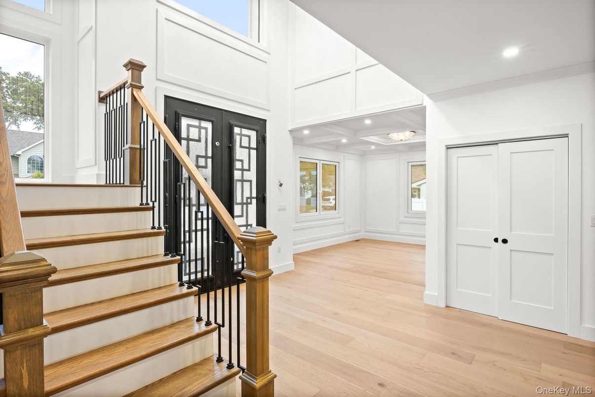 Interior, Recessed Lighting, Wood Texture Flooring