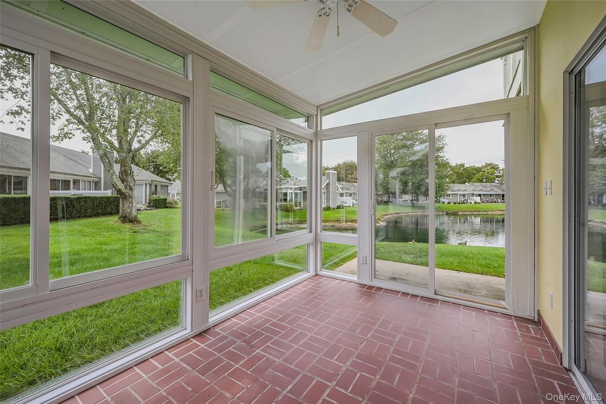 Interior, Sun Room, Water