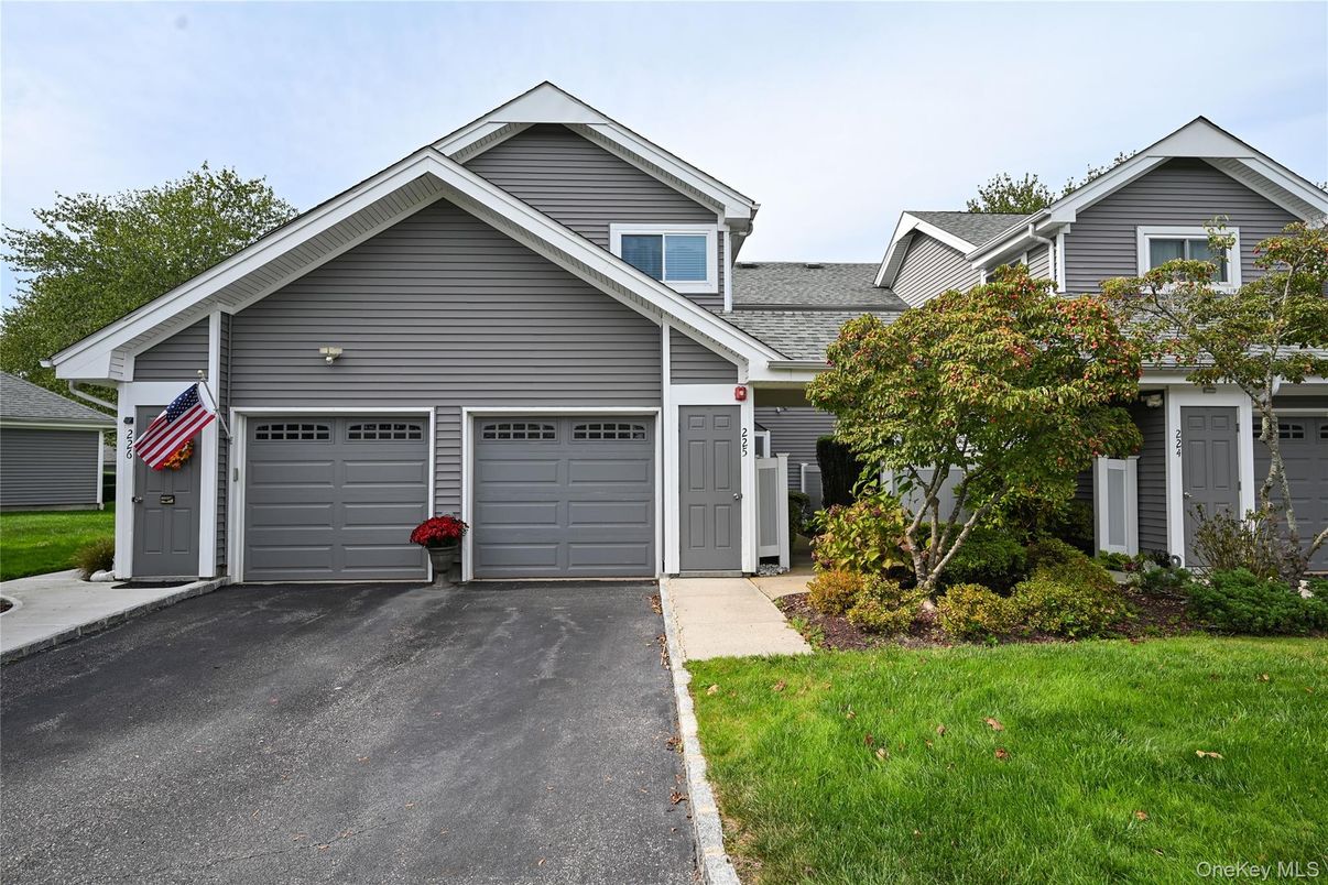 Attached, Exterior, Facade, American Craftsman