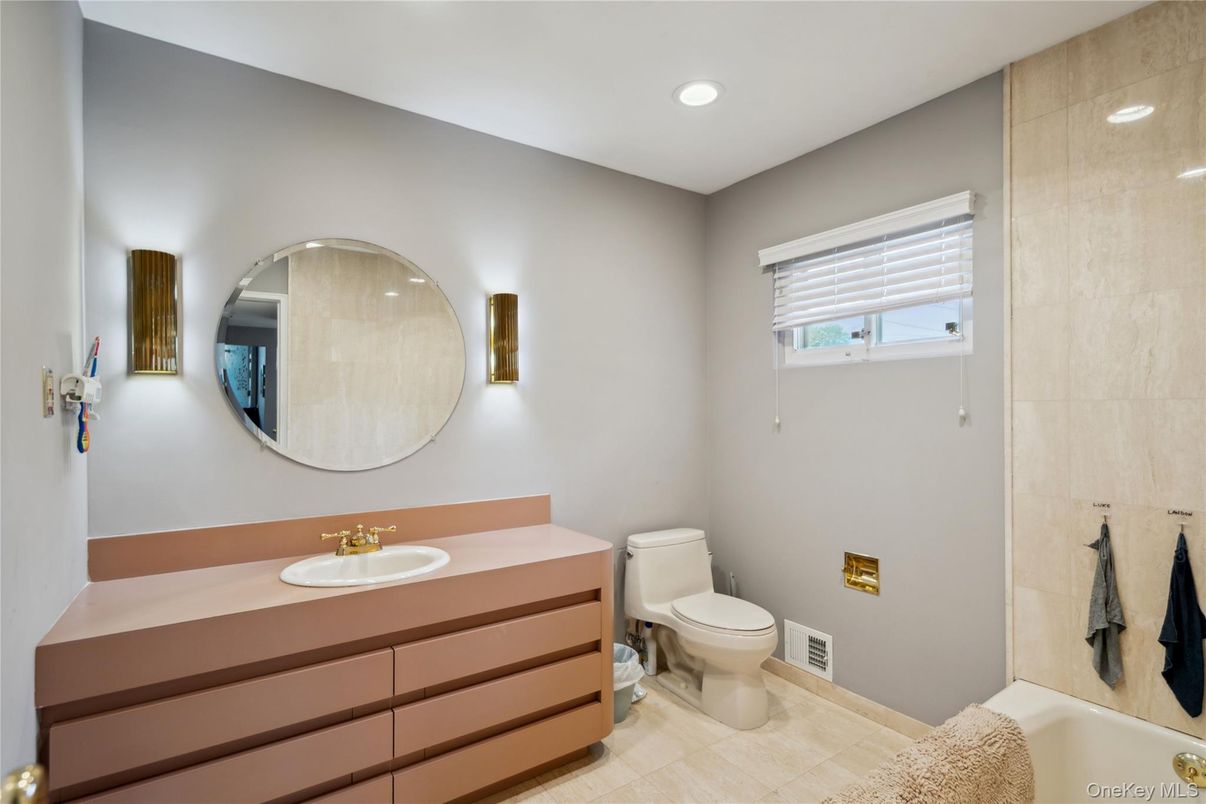 Bathroom, Interior, Recessed Lighting