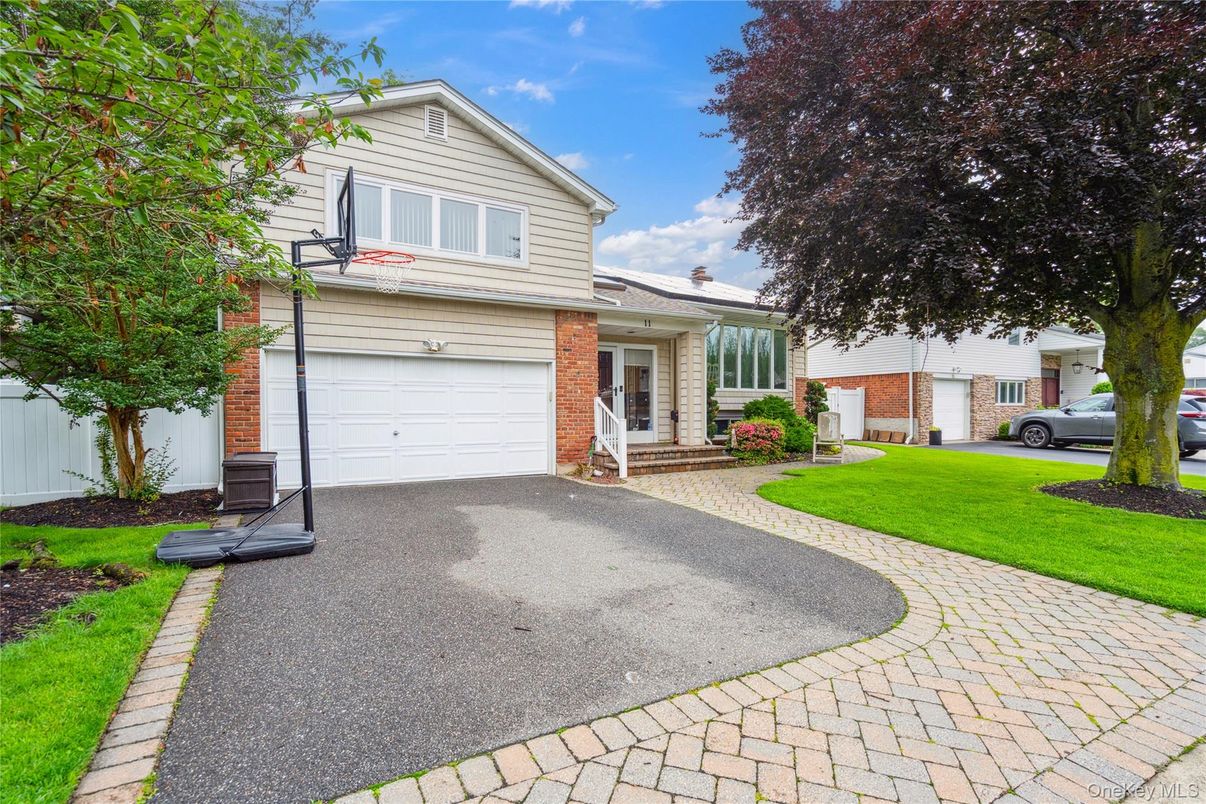 Attached, Exterior, Facade, Brick Facade, Split Level