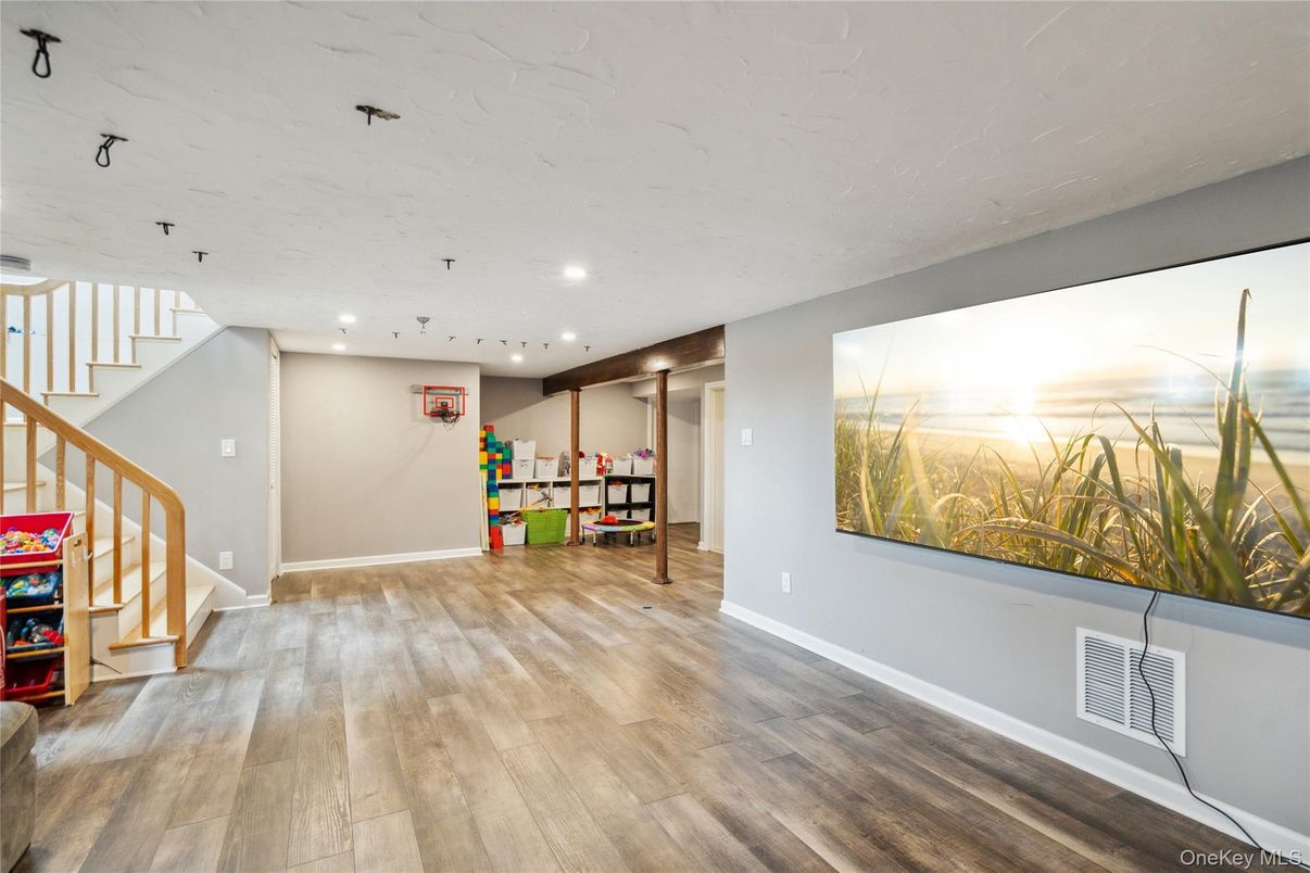 Interior, Recessed Lighting, Wood Texture Flooring