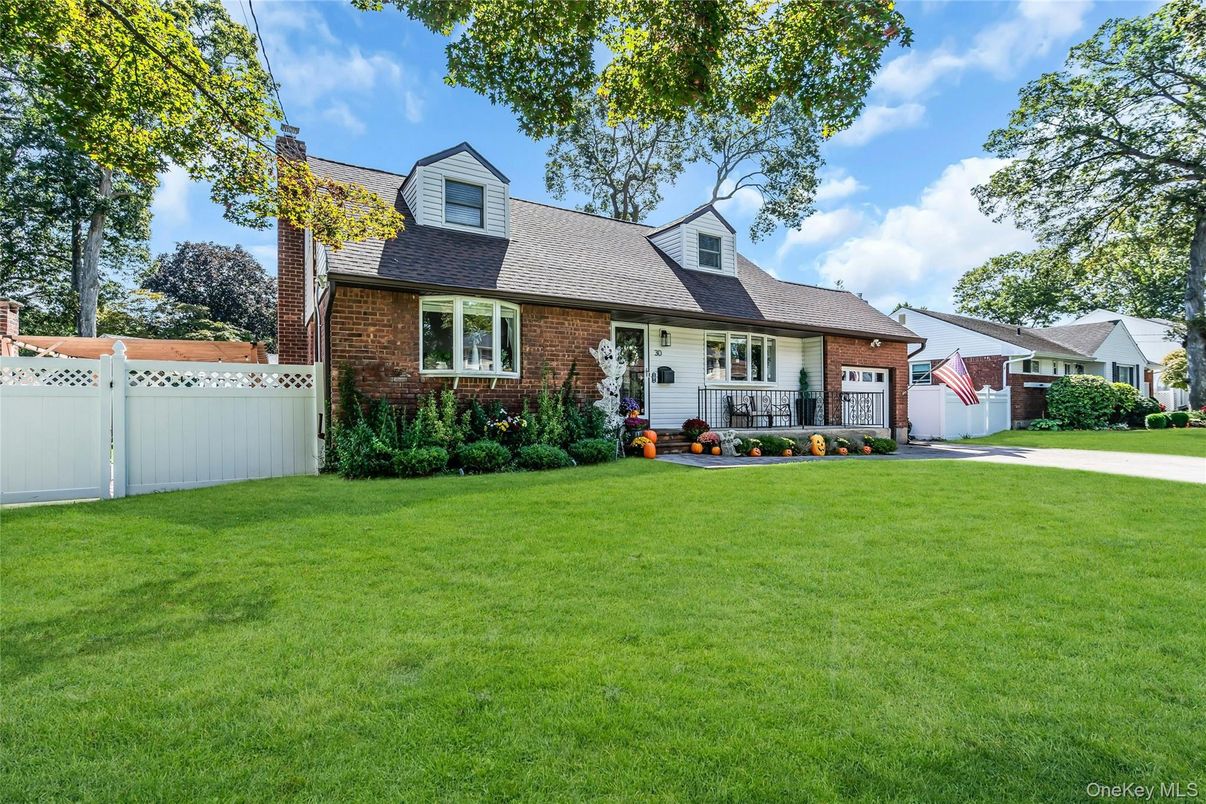 Attached, Backyard, Exterior, Facade, Brick Facade, Cape Cod