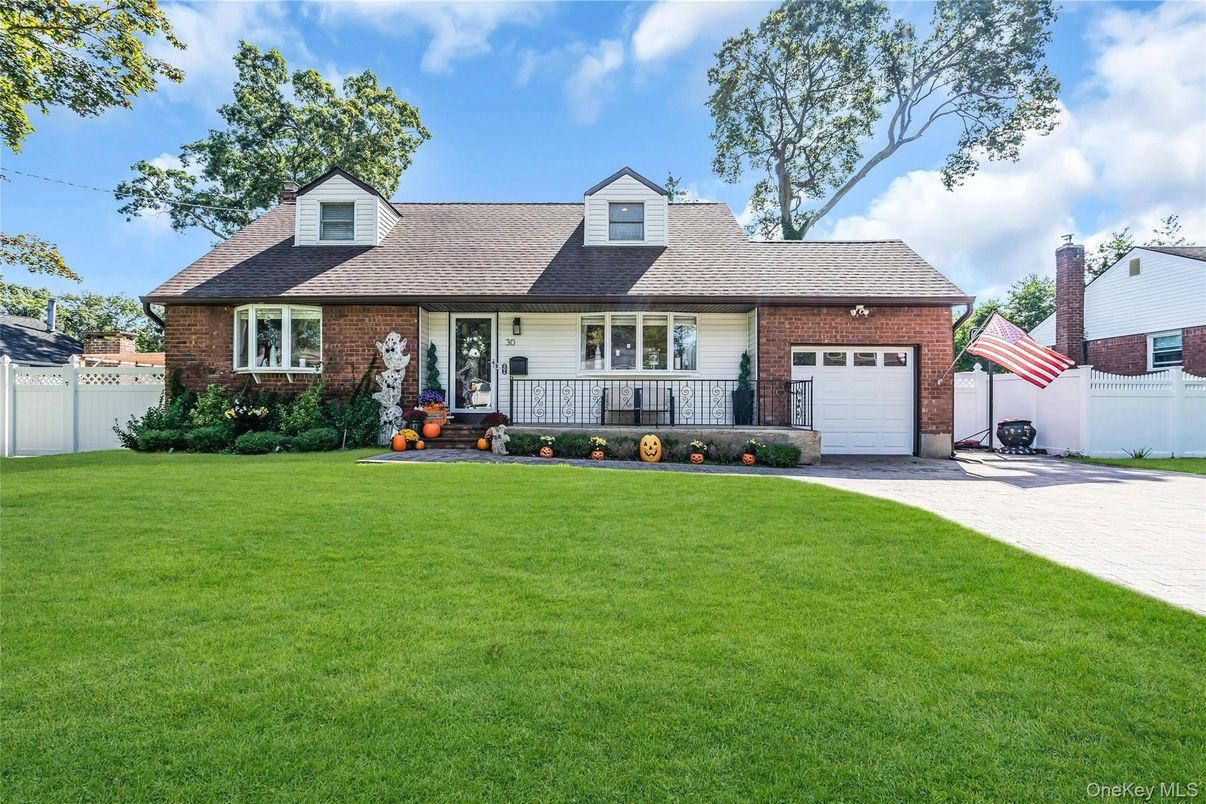 Attached, Exterior, Facade, Brick Facade, Cape Cod