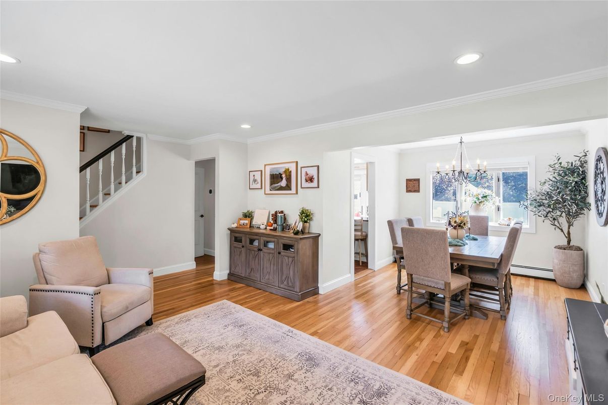 Chandelier, Dining room, Interior, Recessed Lighting, Wood Texture Flooring