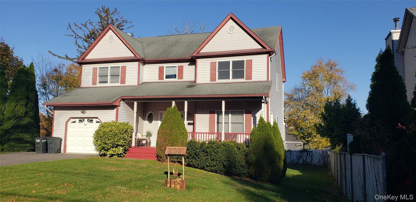 Attached, Exterior, Facade, Queen Anne Victorian