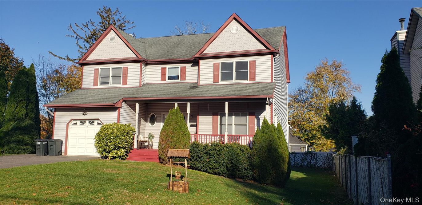 Attached, Exterior, Facade, Queen Anne Victorian