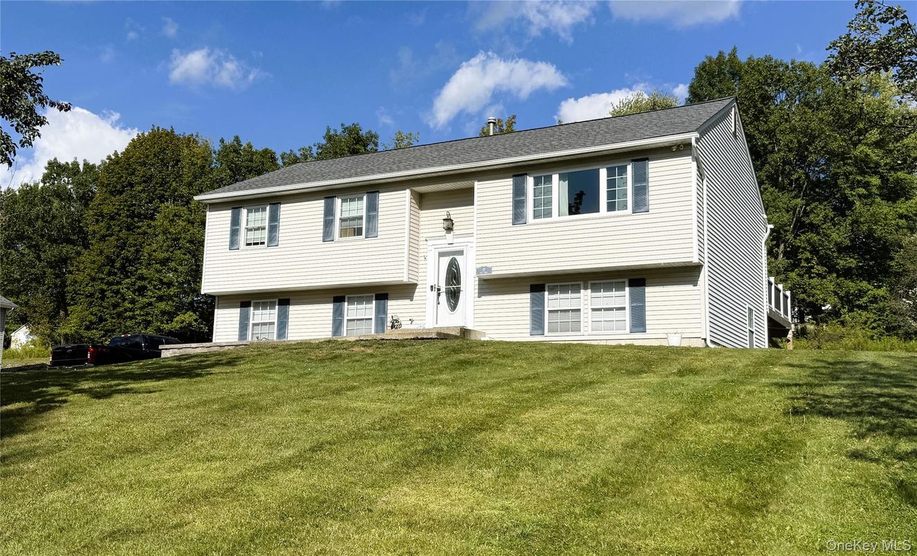 Exterior, Facade, Raised Ranch