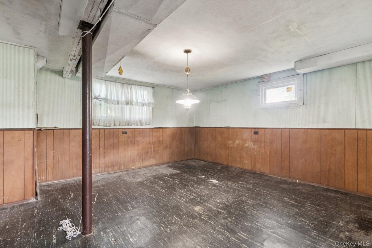 Empty room, Interior, Pendant Lights, Wood Texture Flooring, Wooden Walls
