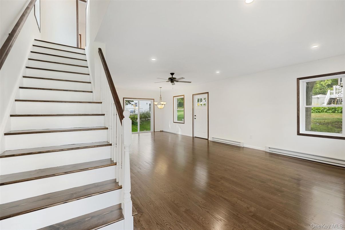 Empty room, Interior, Pendant Lights, Recessed Lighting, Wood Texture Flooring