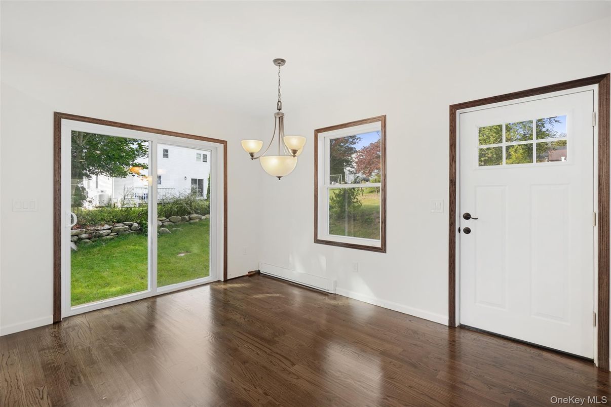 Empty room, Interior, Pendant Lights, Wood Texture Flooring