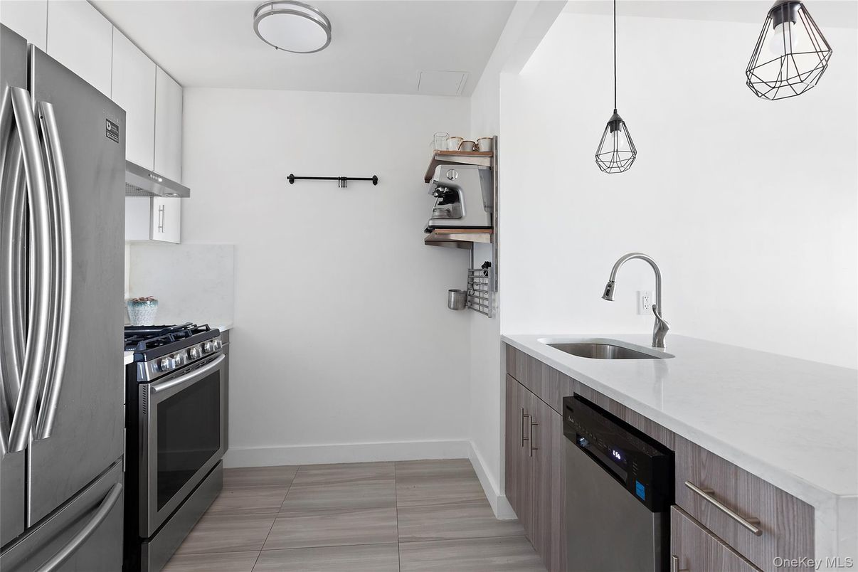 Interior, Kitchen, Pendant Lights, Stainless Steel Appliances