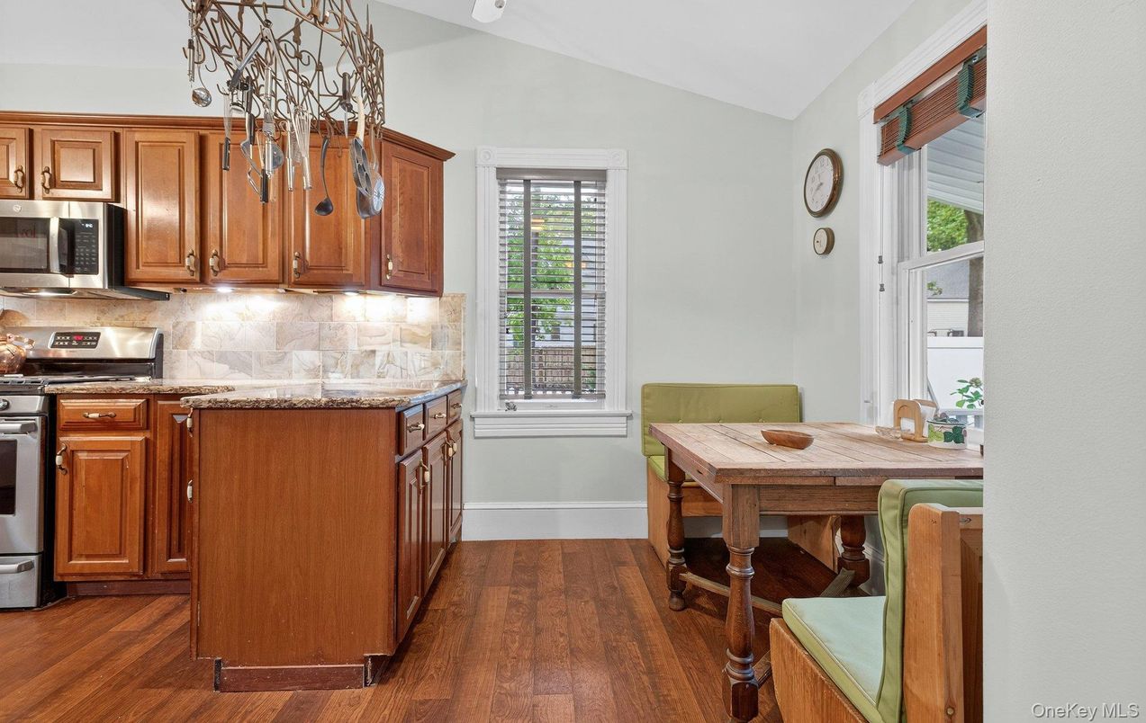 Dining room, Interior, Kitchen, Stainless Steel Appliances, Wood Texture Flooring